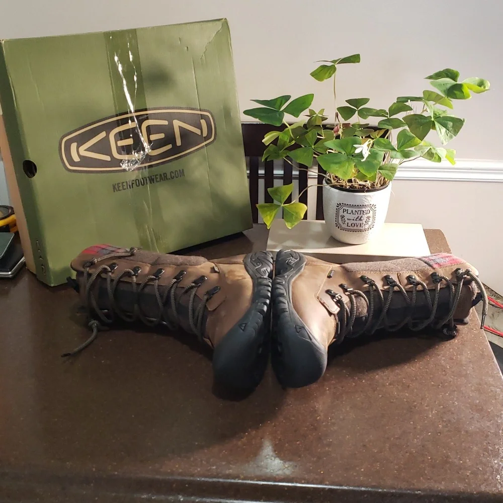 KEEN Woman's Boots KEEN Greta Plaid Tall Boot Waterproof. Size 6. - Picture 6 of 14